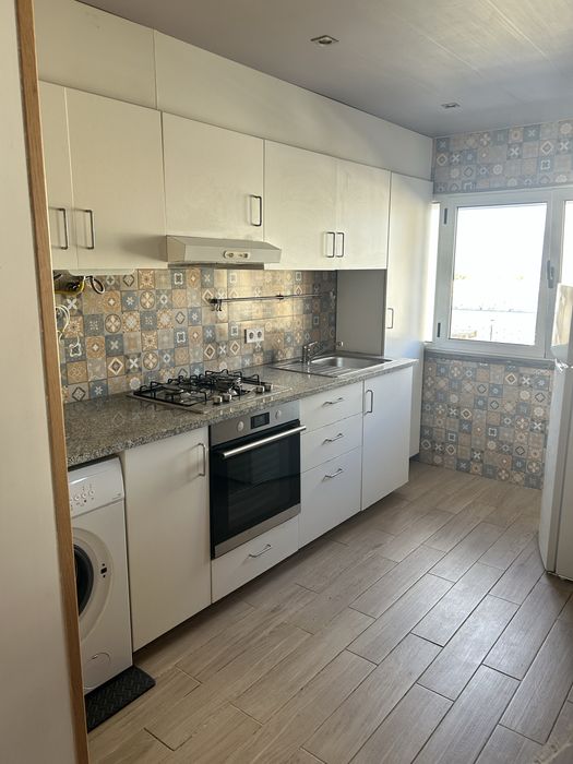 Cozinha completa com bancada de granito + eletrodomésticos
