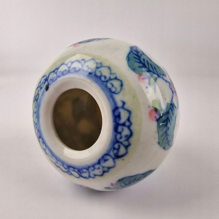 Chiński wazonik lub świecznik