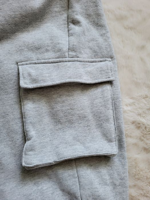 Szare spodnie dresowe cargo 40/42 uniseks ze ściągaczami Primark