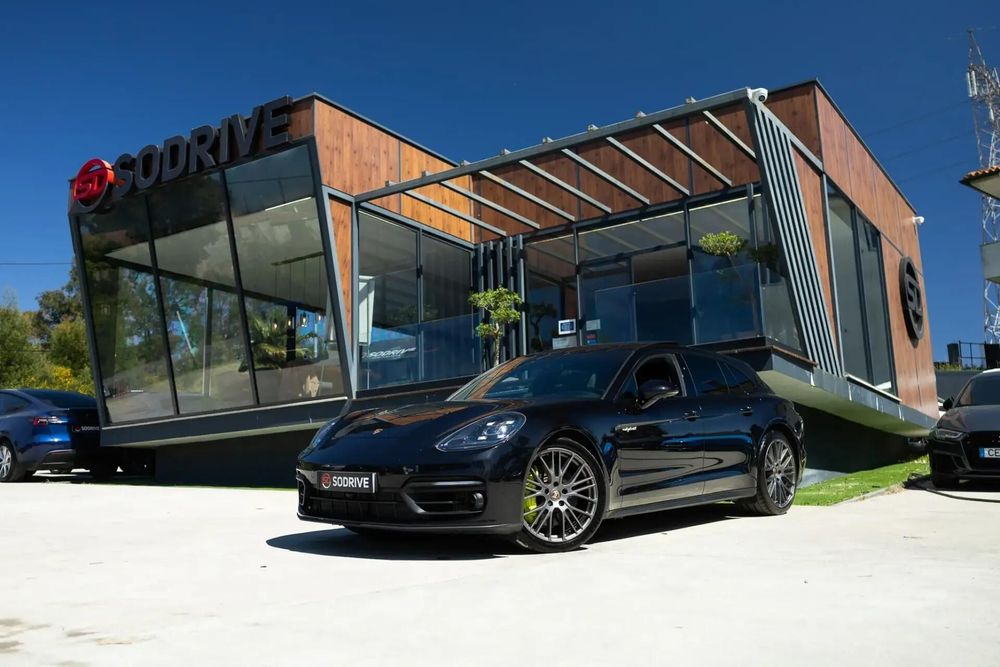 Porsche Panamera Sport Turismo 4 E-Hybrid Platinum Edition
