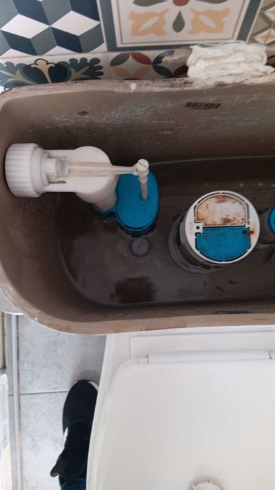 Faço Pequenas reparações pinturas