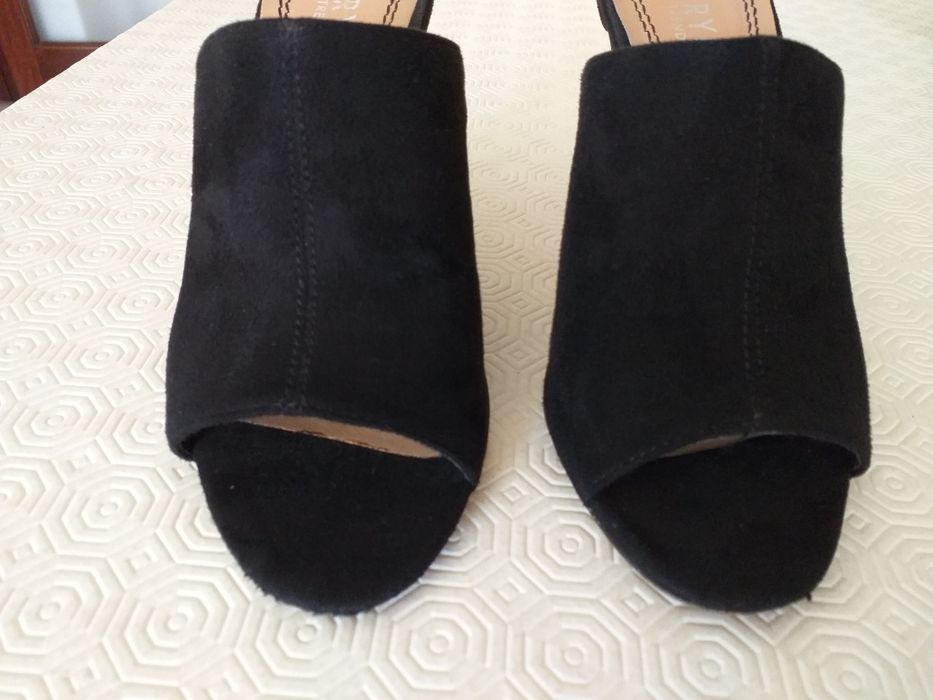 Mules Pretos de Toilette