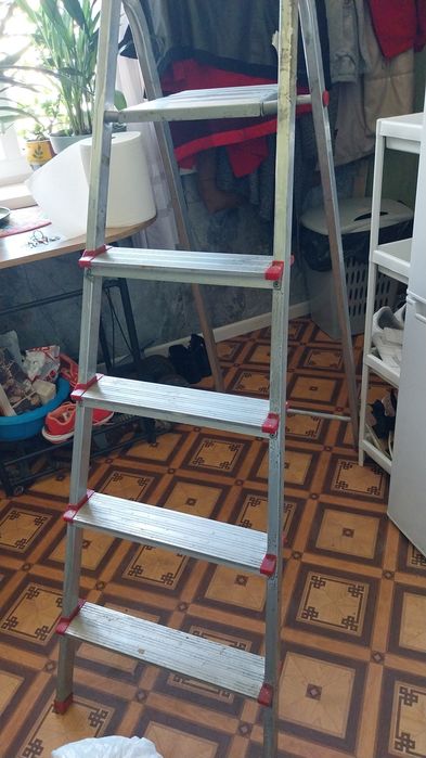Drabina aluminiowa.