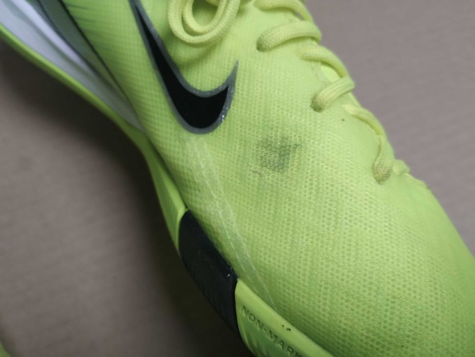 buty piłkarskie halówki nike 41/ 42,5