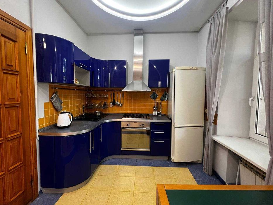 Продам 3-комнатную квартиру на ЧАЙКОВСКОГО рядом с ОПЕРНЫМ ТЕАТРОМ !!!