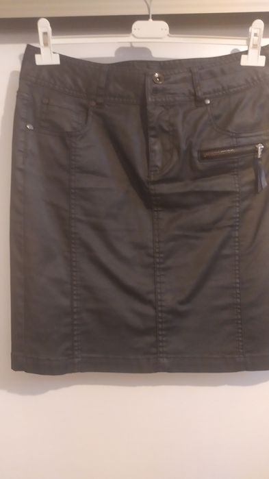 Spódnica woskowana, mini.