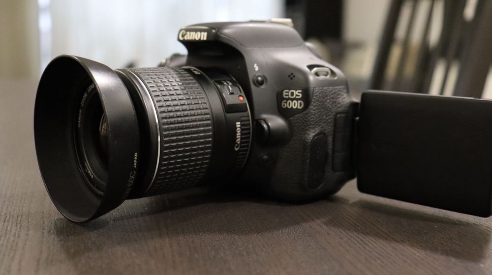 Canon EOS 600D + Lente 28-90mm — Excelente Estado