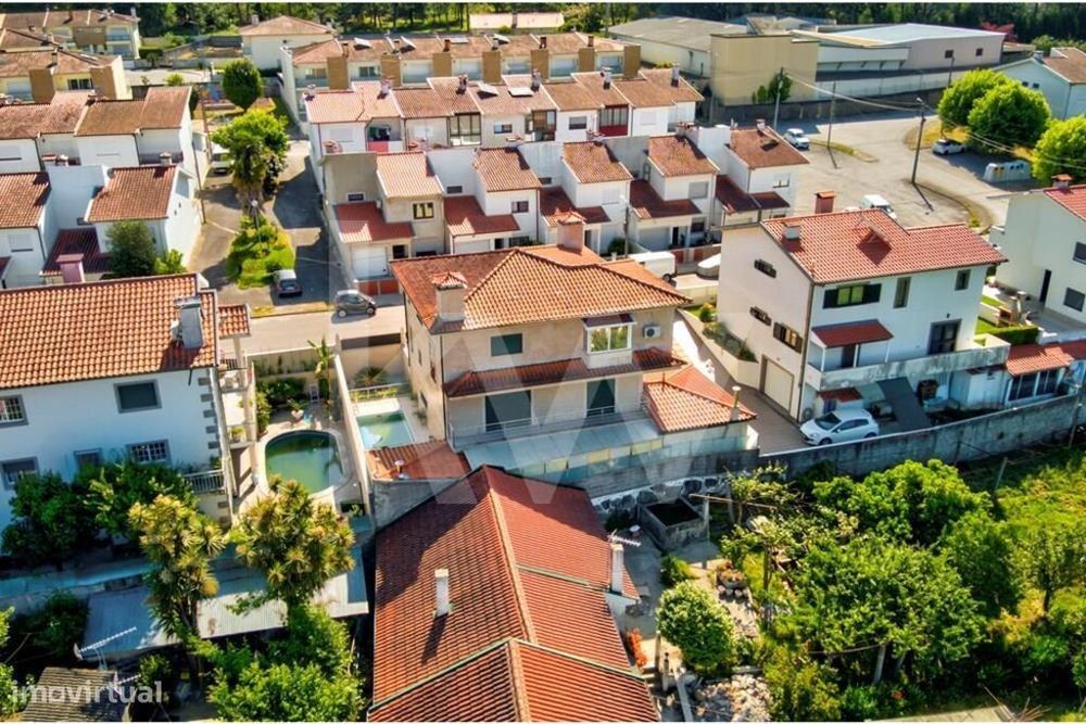 Moradia com acabamentos de luxo e piscina em Vila Verde