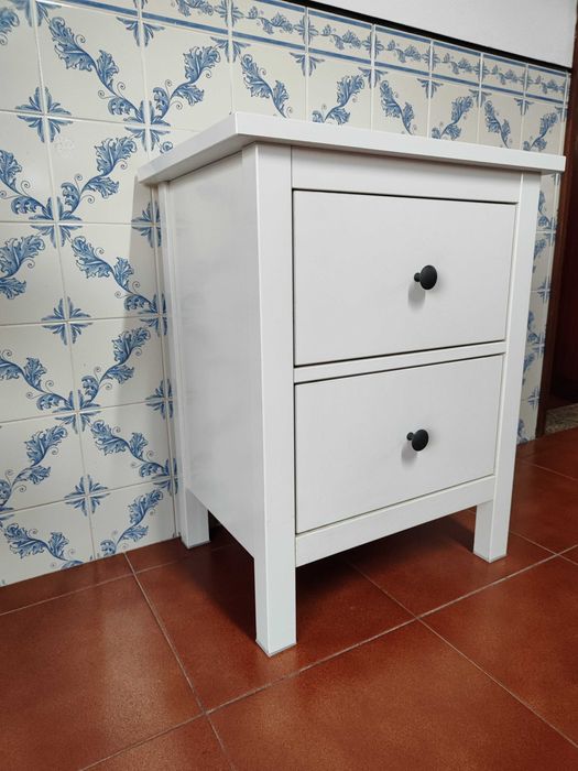 Mesa de Cabeceira IKEA HEMNES – Branca (2 Gavetas)