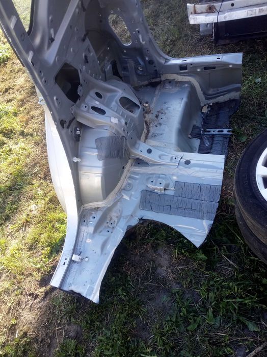 TOYOTA VERSO 09-18 BŁOTNIK ćwiartka prawy tył