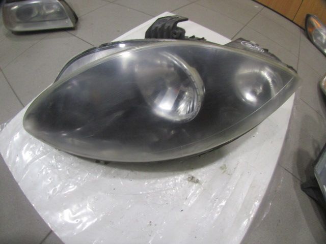 Ótica / farol esquerda SEAT Altea (5P1)