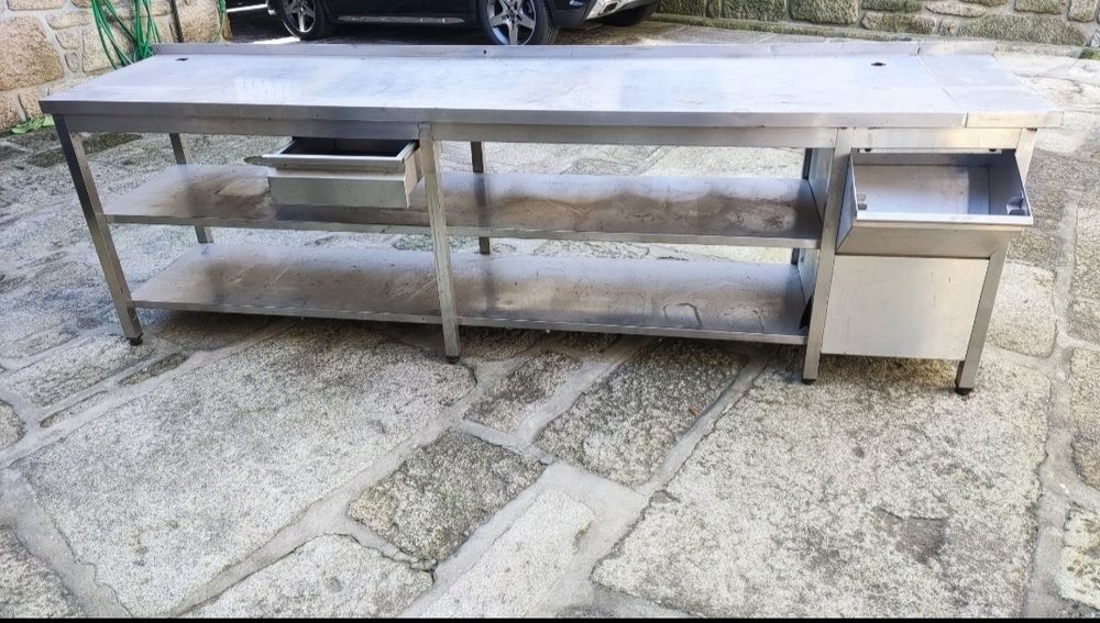 Bancada em Inox com gavetas