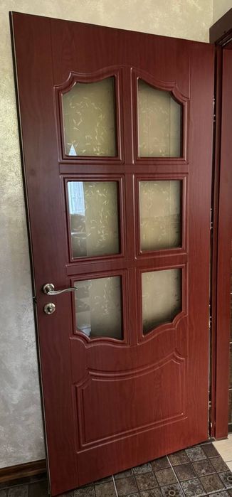 Двері міжкімнатні,коробка,налишники,замок і дверне полотно 8 пар