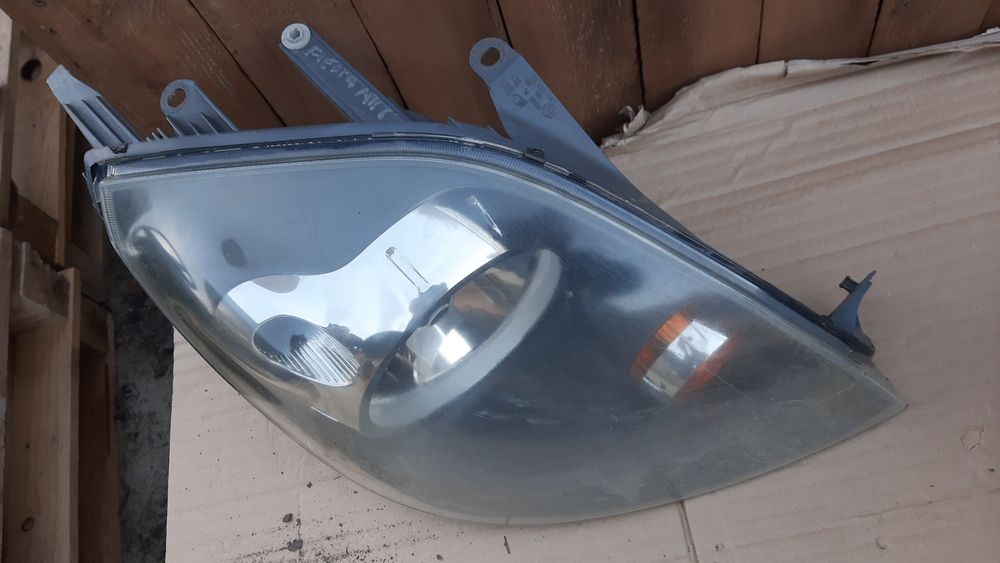 Lampa przednia Ford Fiesta mk6 Lift FL lampy przód