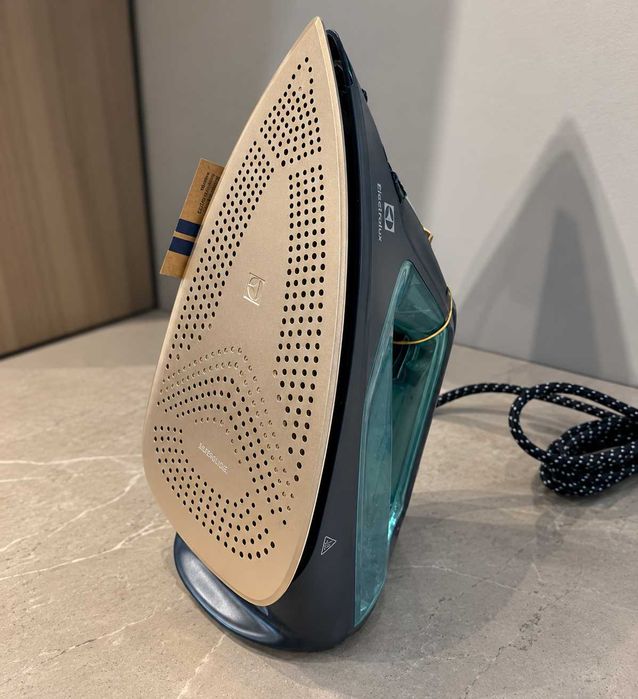 Праска Electrolux Renew 800 Iron E8SI2-6OG Ocean Green