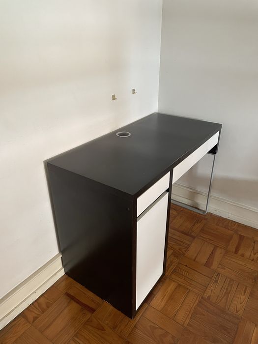 Secretaria ikea preto e branca