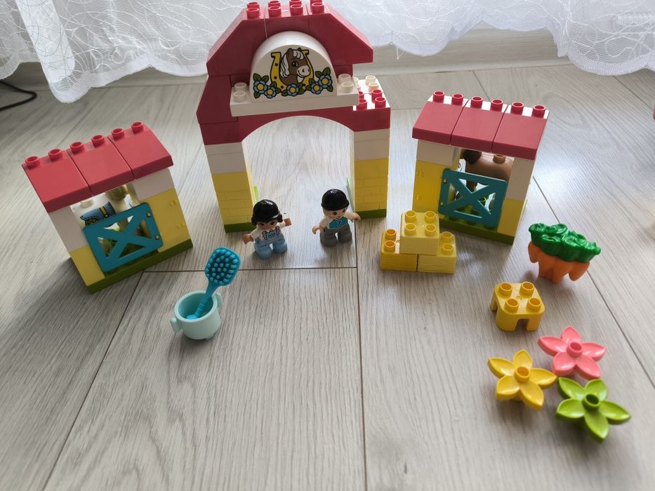 Duplo stajnia i kucyki 10951