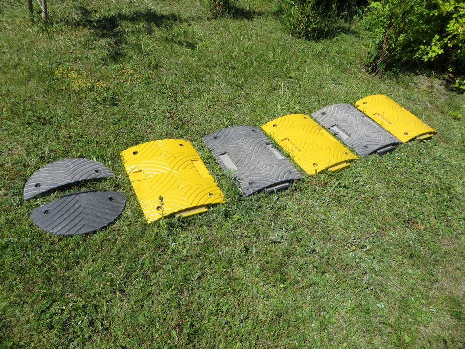 Próg zwalniający 3 metrowy Slowly5 ze śrubami montażowymi (1,5 mies)