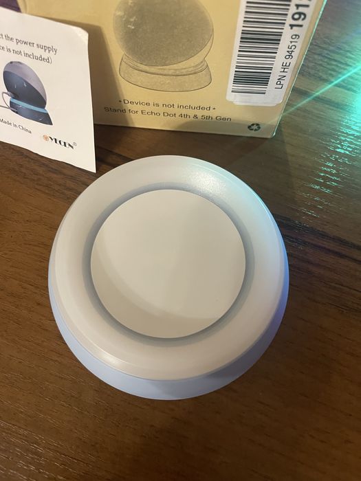 Це настільна підставка yecen для amazon echo dot 4-го та 5-го поколінь
