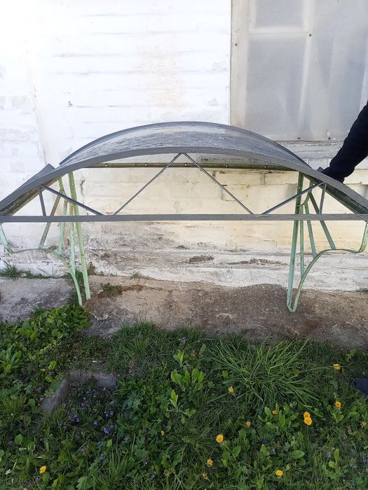 козырёк над дверью