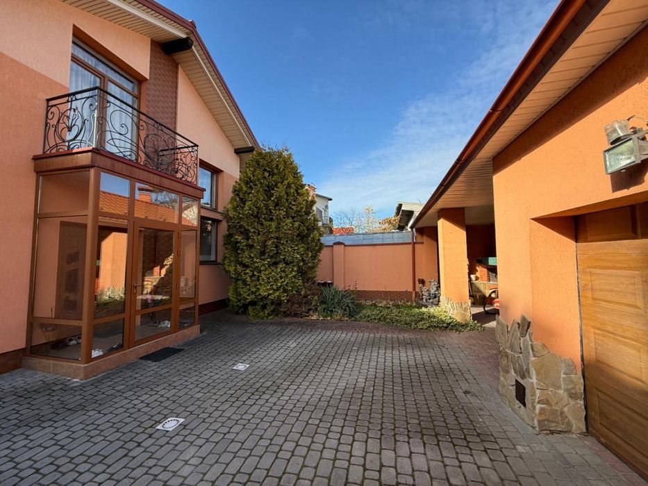 Продаж будинку Левандівка  поруч з озером та парком