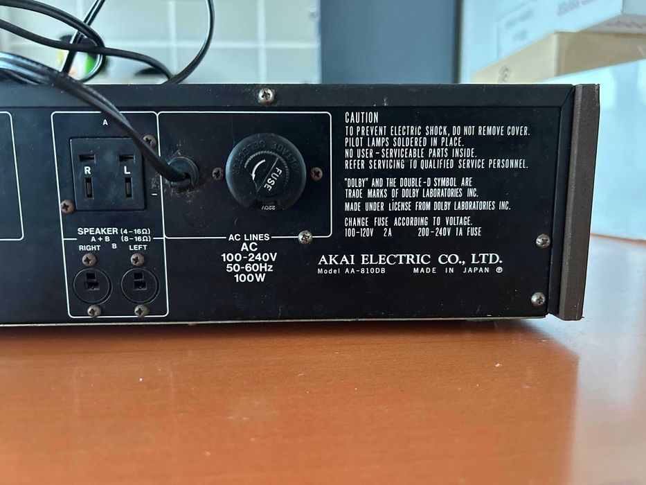 Amplificador AKAI 810 DB (1976)