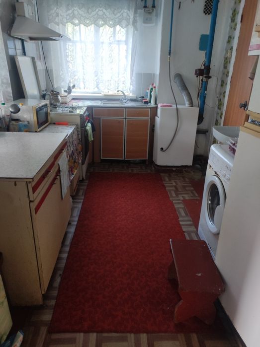 Продаж будинку з господарськими будівлями