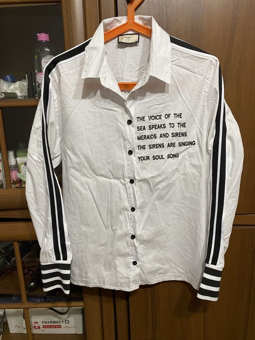 Белая женская рубашка с лампасами , приталенная