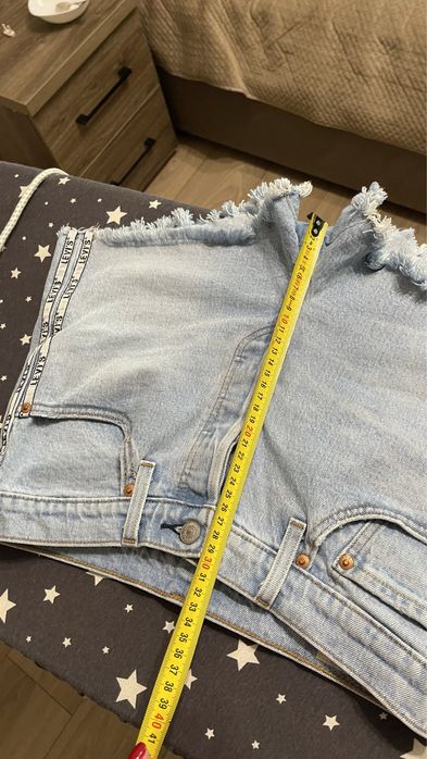 Джинсові шорти Levi's (оригінальні) М