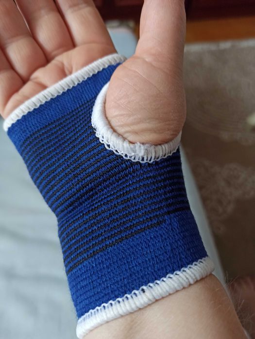 Opaska uciskowa nadgarstkowa z kciukiem