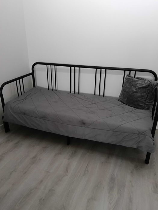Cama divã com colchões