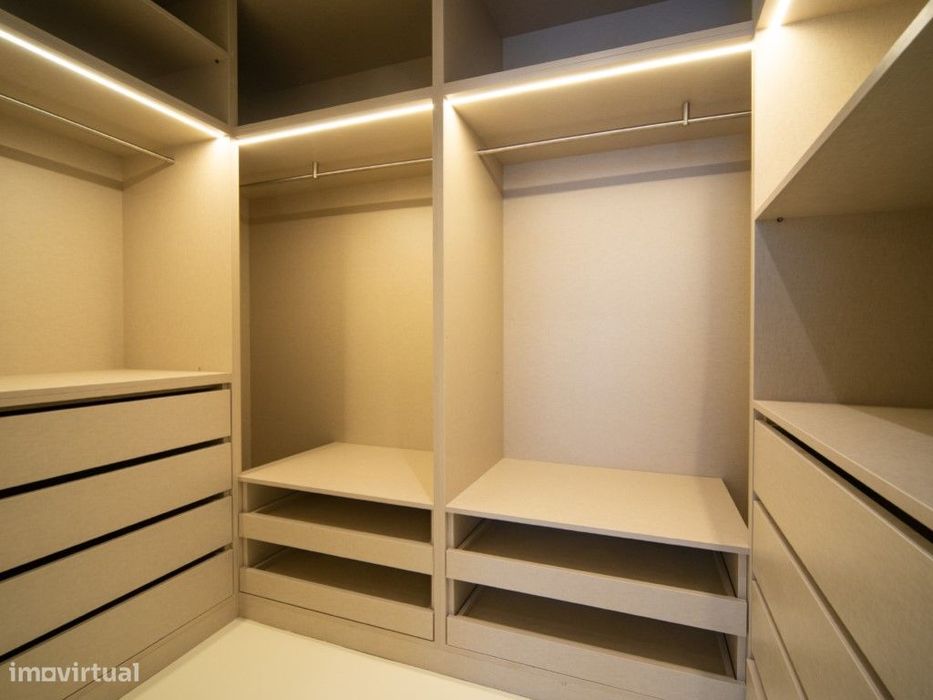 Apartamento T4 na Rua do Telhal