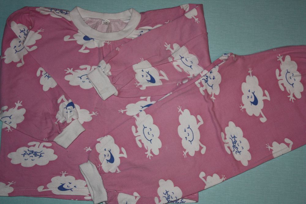 Котоновая плотненькая пижама на девочку 5/6лет гарний стан