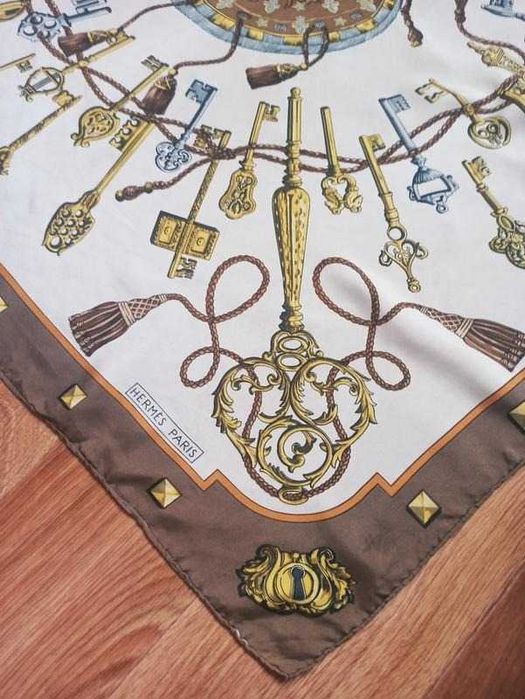 Люксовий шовковий платок хустка
Hermes