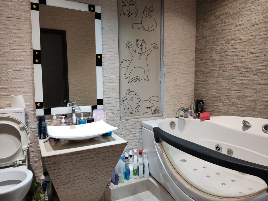 Здається кімната для дівчини на Троєщині