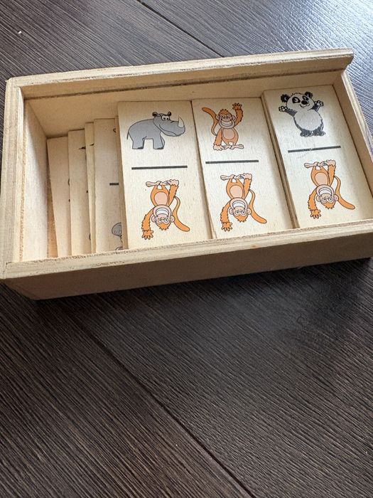 Кухня, візок, книги, іграшковий боулінг, розвиваючі кубики