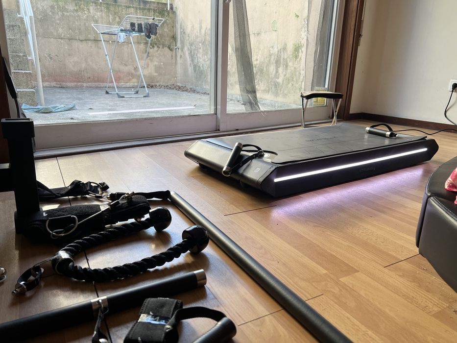 Vitruvian Trainer+ com Pro Kit | Ginásio Inteligente até 200 kg