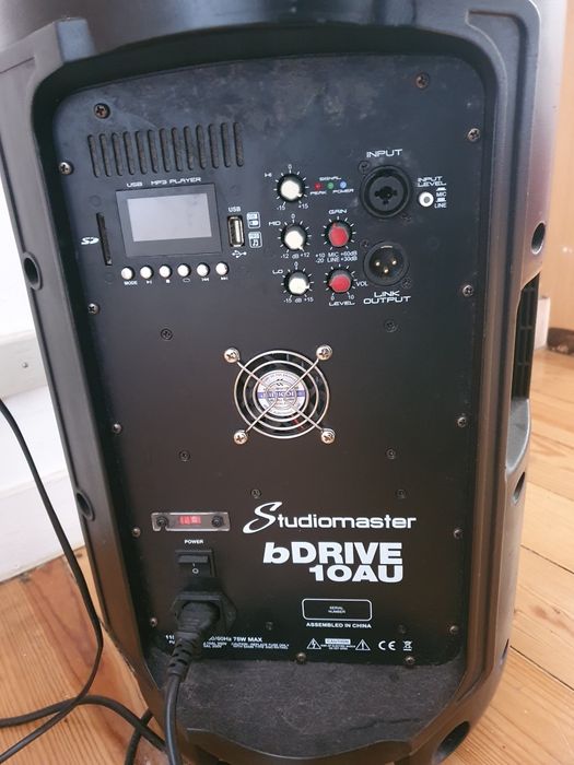 Coluna Studiomaster drive 10au