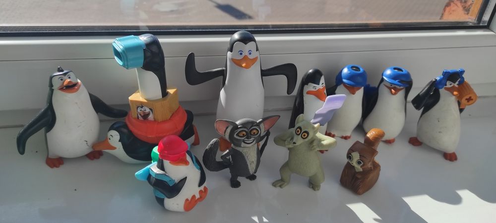 Julian i pingwiny Madagaskar 3 cyrk duże figurki na fali