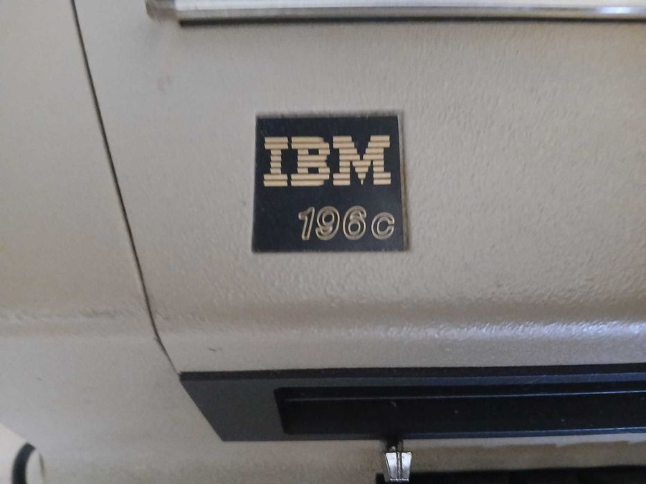 Máquina de Escrever IBM 196C – Vintage Colecionável