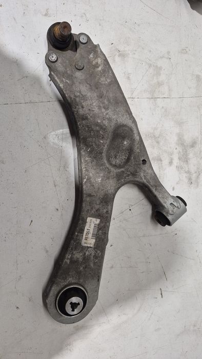 Wahacz zawieszenia przedniego Citroën C4 7B7001