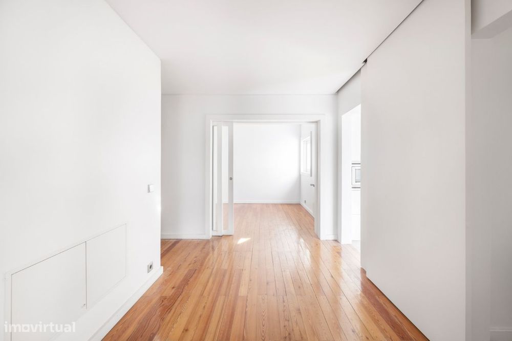 Apartamento no Chiado com 2 salas e 2 quartos e 2 lugares de estaciona