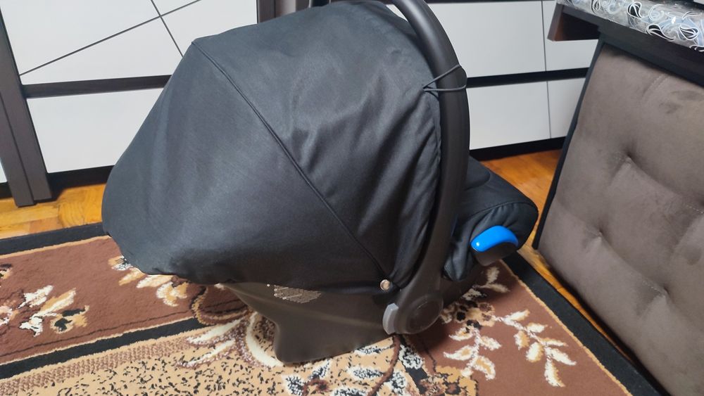 Дитяче автокрісло 0+