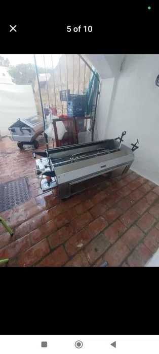 Máquina de assar porco