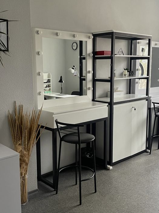 Робоче місце для бровіста або візажиста