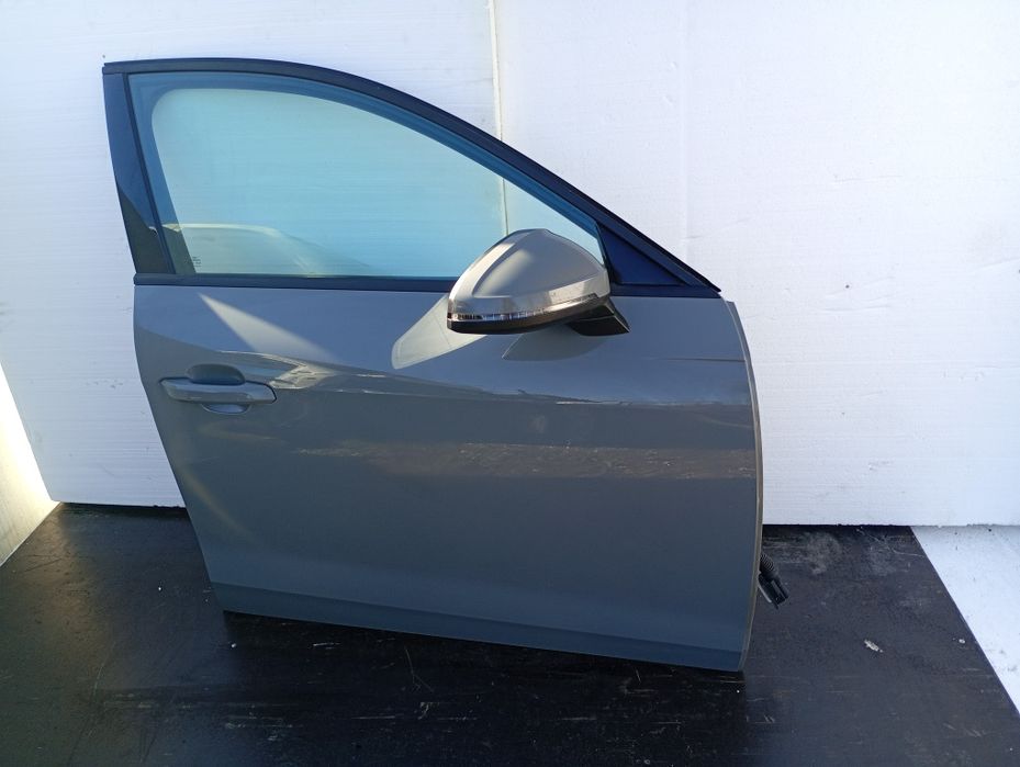 Audi A4 b9  drzwi maska zderzak  lx7b