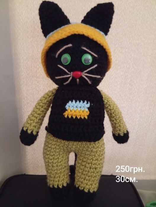 В'язані іграшки ручної роботи