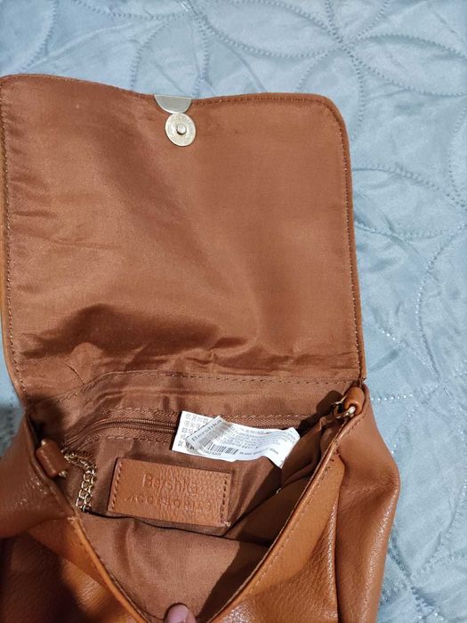 Mala castanha da  bershka