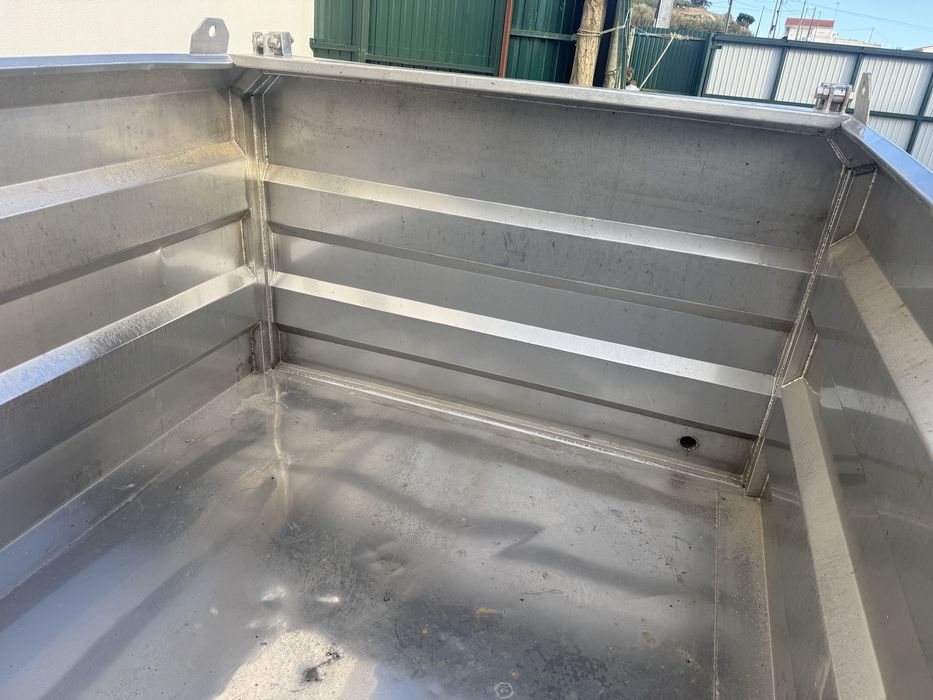 Caixa inox para transporte de uva, azeitona, etc.