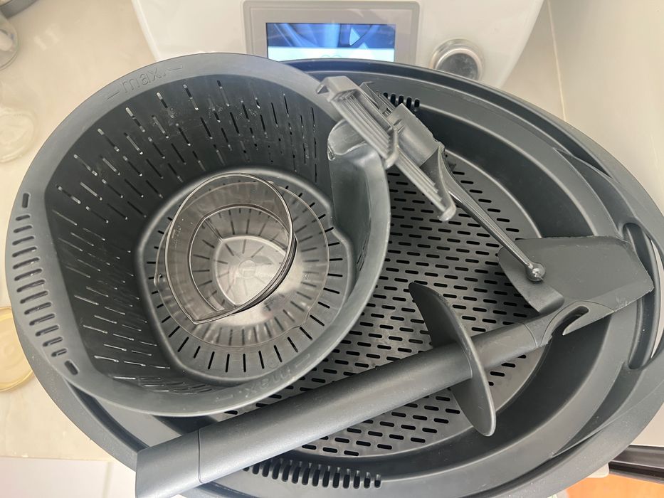 Bimby TM5 com Cook-Key e acessórios completos